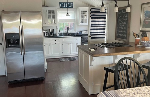 Skaneateles House | Beautiful newly renovated lake cottage near Anyelas Winery. 4 miles from Village