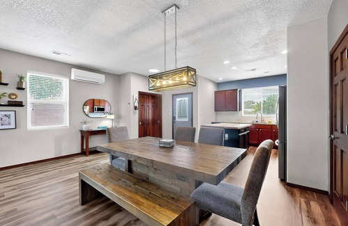 North Valley House | Beautiful North Valley home, garage, yard, BBQ