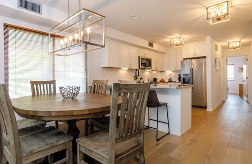 South End House | Beautiful ocean front duplex with private ground floor apartment