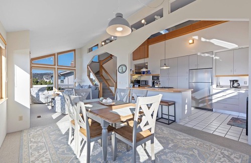 Roads End House | Beautiful Ocean View - Easy Beach Access