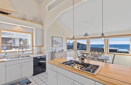 Roads End House | Beautiful Ocean View - Easy Beach Access