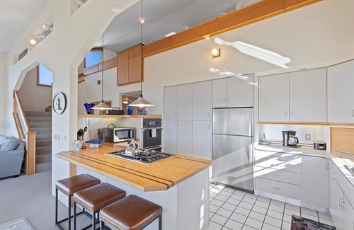 Roads End House | Beautiful Ocean View - Easy Beach Access