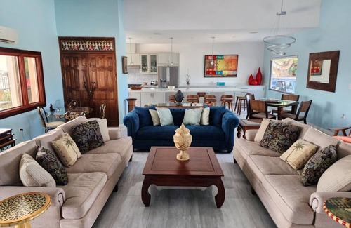 Malmok Villa | Beautiful Ocean View Villa