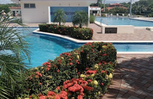 Bejuco House | Beautiful oceanfront condominium home with private pool in Puntarenas.