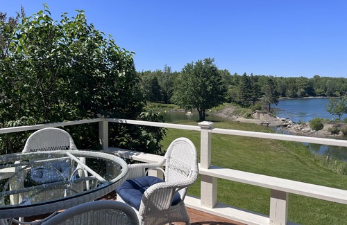 Hancock House | BEAUTIFUL OCEANFRONT COTTAGE WITH AMAZING WATER VIEWS & ACCESS