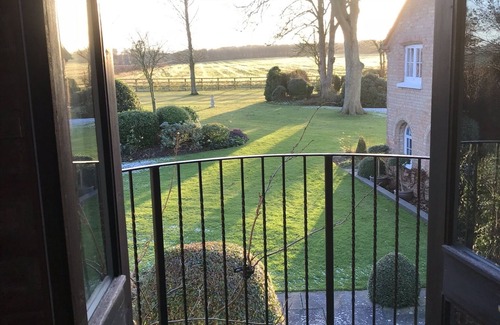 Upper Dean Cottage | Beautiful one bedroom cottage near Kimbolton and Cambridge with stunning views
