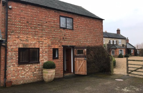 Upper Dean Cottage | Beautiful one bedroom cottage near Kimbolton and Cambridge with stunning views