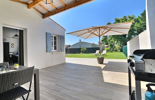 Le Chateau-d'Oleron House | Beautiful private villa for 4 guests with WIFI, TV and terrace