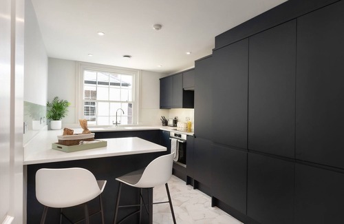 Henley-on-Thames Apartment | Beautiful period Henley 2 bed apt with gated parking for 1 car