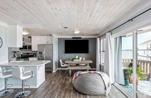 Navarre Beach House | Beautiful pet friendly 2 bedroom, 2 bath townhome on the Santa Rosa Sound!