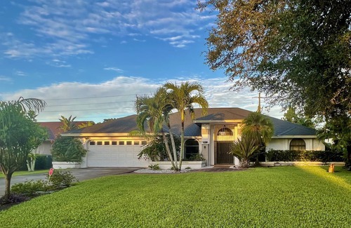 Kings Lake House | Beautiful pool-home with tropical garden in Naples, Kings Lake