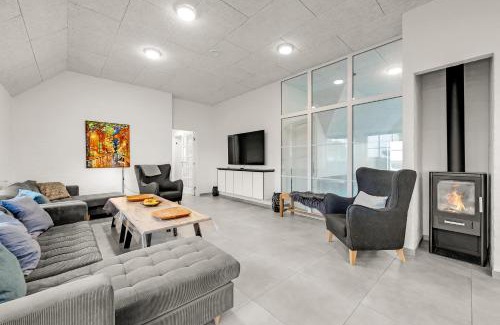 Sundhuse House | Beautiful Pool House With Outdoor Spa, Built In 2022