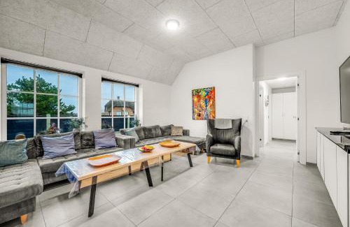 Sundhuse House | Beautiful Pool House With Outdoor Spa, Built In 2022