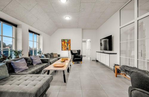 Sundhuse House | Beautiful Pool House With Outdoor Spa, Built In 2022