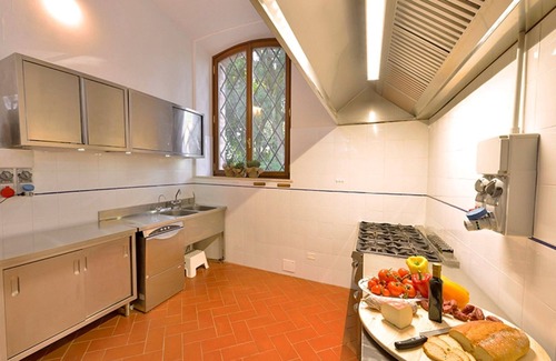 Torrita di Siena Villa | Beautiful private villa with A/C, hot tub, WIFI, private pool, TV, patio, close to Montepulciano