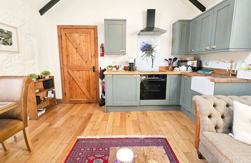 Struan House | Beautiful private villa for 2 people with WIFI, TV, patio and panoramic view