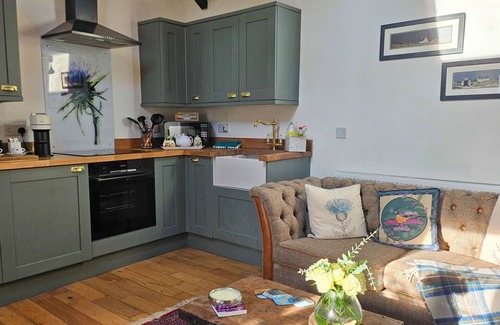 Struan House | Beautiful private villa for 2 people with WIFI, TV, patio and panoramic view