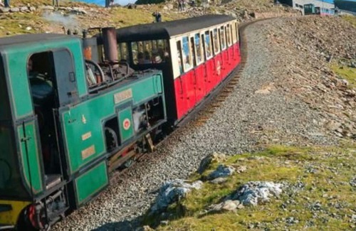 Brynrefail House | Beautiful private villa for 4 people with WIFI, TV, patio, panoramic view and parking