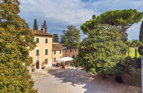San Miniato Basso House | Beautiful private villa for 20 people with WIFI, private pool, TV, patio and pets allowed