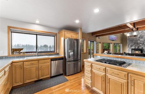 Fort Lewis House | Beautiful Private Lake Lodge with Private Dock and Mountain Views