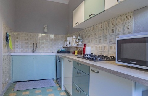 Oppede House | Beautiful private villa for 4 guests with TV and patio