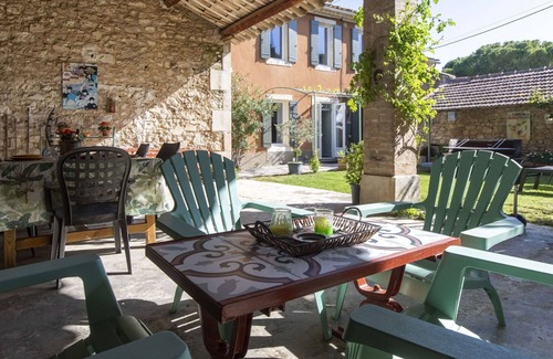 Oppede House | Beautiful private villa for 4 guests with TV and patio