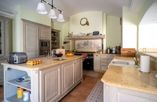 Draguignan Villa | Beautiful private villa for 11 guests with A/C, WIFI, private pool, TV and patio