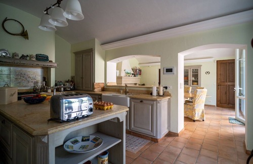 Draguignan Villa | Beautiful private villa for 11 guests with A/C, WIFI, private pool, TV and patio