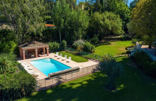 Draguignan Villa | Beautiful private villa for 11 guests with A/C, WIFI, private pool, TV and patio