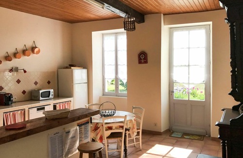 Lalandusse Villa | Beautiful private villa for 8 people with A/C, WIFI, private pool, TV, terrace and pets allowed