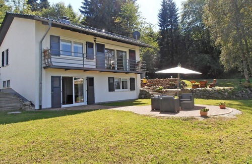 Gutach im Breisgau House | Beautiful private villa for 7 people with WIFI, TV, patio, pets allowed and panoramic view