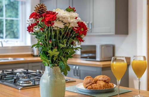Drumnadrochit House | Beautiful private villa for 8 guests with WIFI, TV, patio and pets allowed