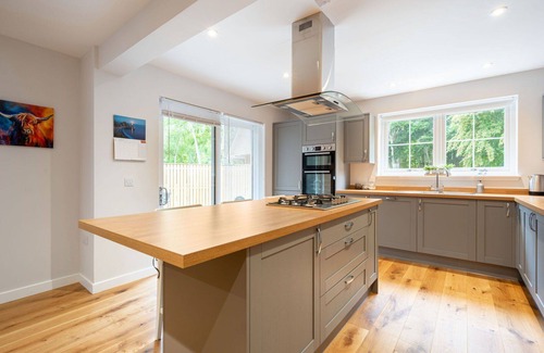 Drumnadrochit House | Beautiful private villa for 8 guests with WIFI, TV, patio and pets allowed