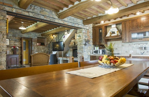Cascine-La Croce Villa | Beautiful private villa for 14 people with WIFI, private pool, A/C, TV, patio and pets allowed