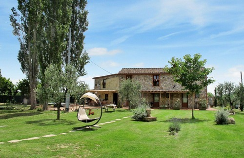 Cascine-La Croce Villa | Beautiful private villa for 14 people with WIFI, private pool, A/C, TV, patio and pets allowed