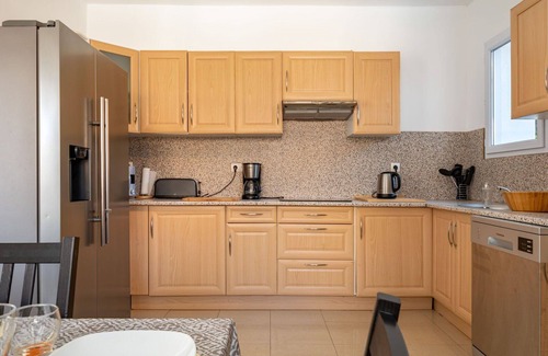 Plage d'Argeles House | Beautiful private villa for 8 guests with A/C, WIFI, private pool, TV and terrace