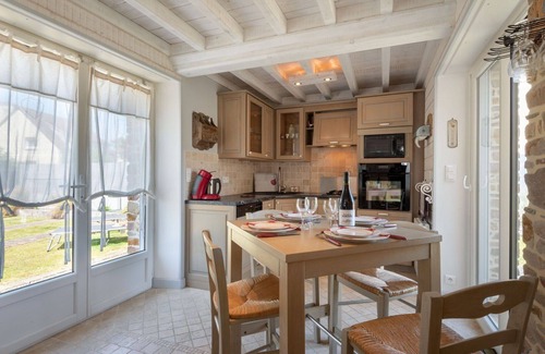 Creances House | Beautiful private villa for 4 guests with WIFI, TV and pets allowed