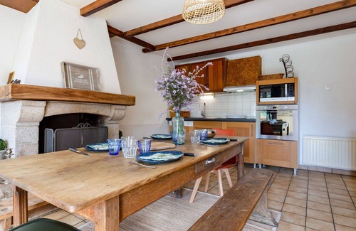 Surville House | Beautiful private villa for 4 people with WIFI, TV and pets allowed