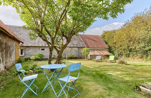 Surville House | Beautiful private villa for 4 people with WIFI, TV and pets allowed