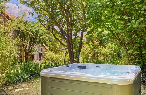 Glatigny House | Beautiful private villa for 4 people with hot tub, TV, terrace and pets allowed