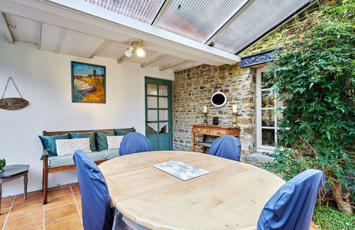 Glatigny House | Beautiful private villa for 4 people with hot tub, TV, terrace and pets allowed