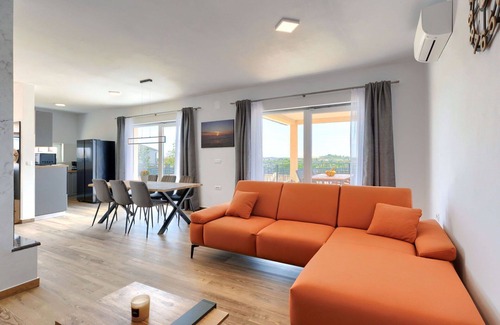 Jadreski House | Beautiful private villa for 5 guests with WIFI, A/C, private pool, TV, terrace and panoramic view