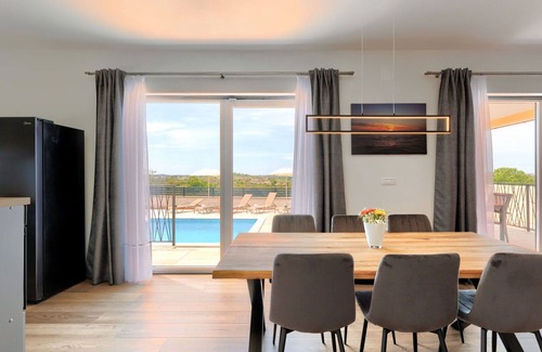 Jadreski House | Beautiful private villa for 5 guests with WIFI, A/C, private pool, TV, terrace and panoramic view