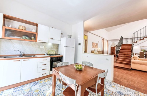 Floridia Villa | Beautiful private villa for 6 people with WIFI, A/C, private pool, TV and patio