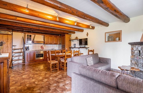 Trarego Viggiona House | Beautiful private villa for 6 guests with WIFI, TV, patio and pets allowed