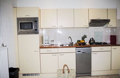 Landsrade House | Beautiful private villa for 6 guests with WIFI, TV, terrace, pets allowed and parking