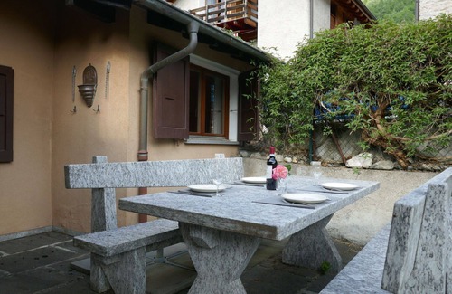Olivone House | Beautiful private villa for 4 guests with WIFI, TV, patio, pets allowed and panoramic view