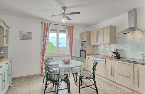 Kerbors House | Beautiful private villa for 4 people with WIFI, TV, terrace, pets allowed and parking