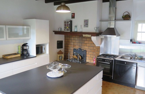 Nassiet Villa | Beautiful private villa for 9 guests with WIFI, private pool, A/C, TV and terrace