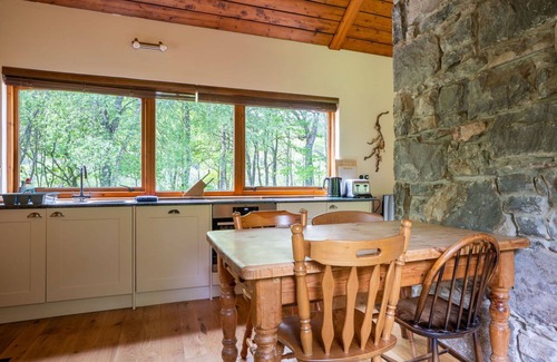Beauly House | Beautiful private villa for 4 guests with hot tub, WIFI, TV and pets allowed